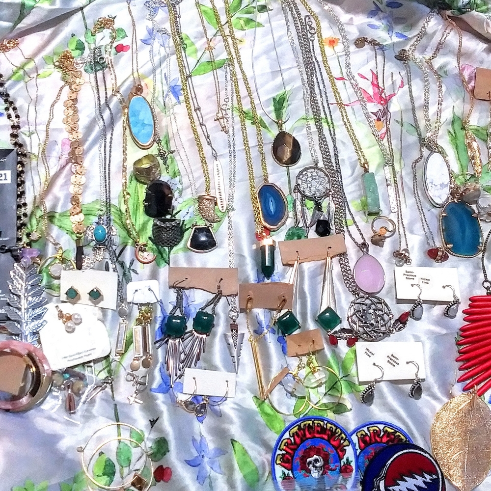 Jewelry - Picture 8 of 8